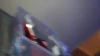 الشرموطة المغتربة تستعرض بزازها الكبيرة – سكس